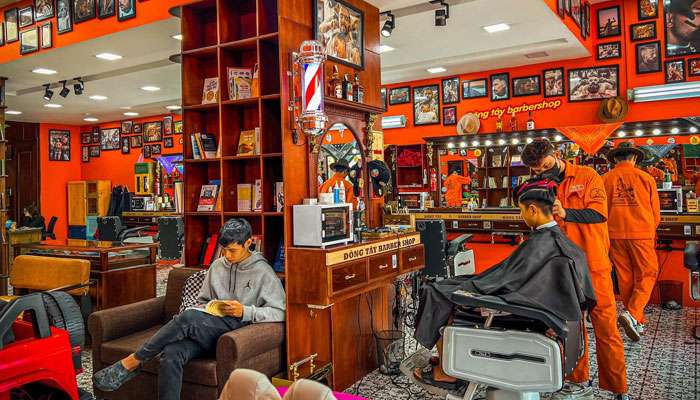 Đông Tây Barbershop là tiệm tóc Đắk Lắk
