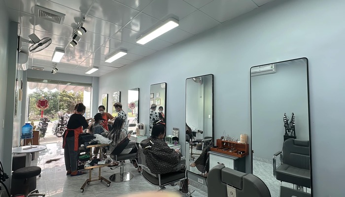Salon cắt tóc Quảng Bình gần đầy