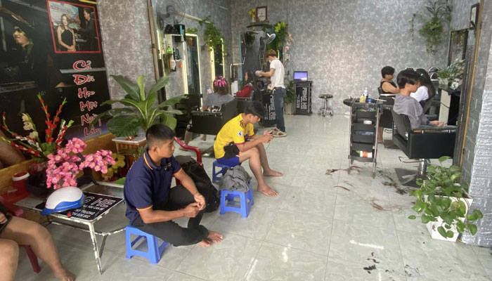 Salon Tony Trường phù hợp với ai tìm tiệm cắt tóc gần đây ở Vĩnh Long, Vũng Liêm