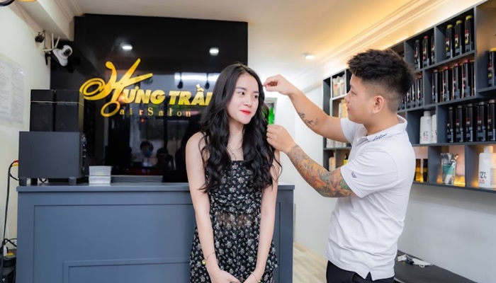 tiệm cắt tóc Long Biên