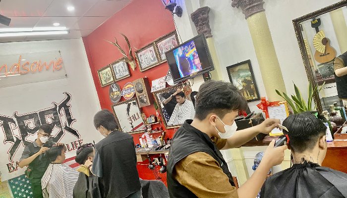 Tiệm cắt tóc Bạc Liêu