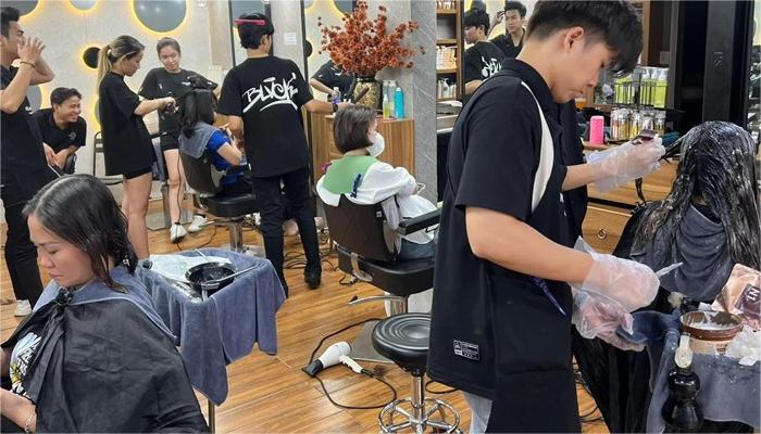 tiệm cắt tóc nam đẹp ở Kon Tum