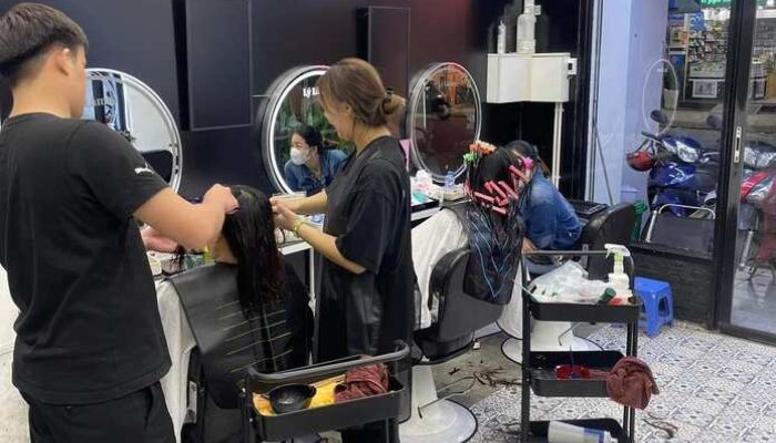 tiệm cắt tóc nữ ở tân phú giá rẻ