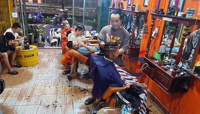 Tùng Barber Huế là tiệm tóc tại Huế