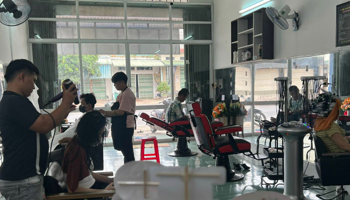 Tiệm cắt tóc Bình Định